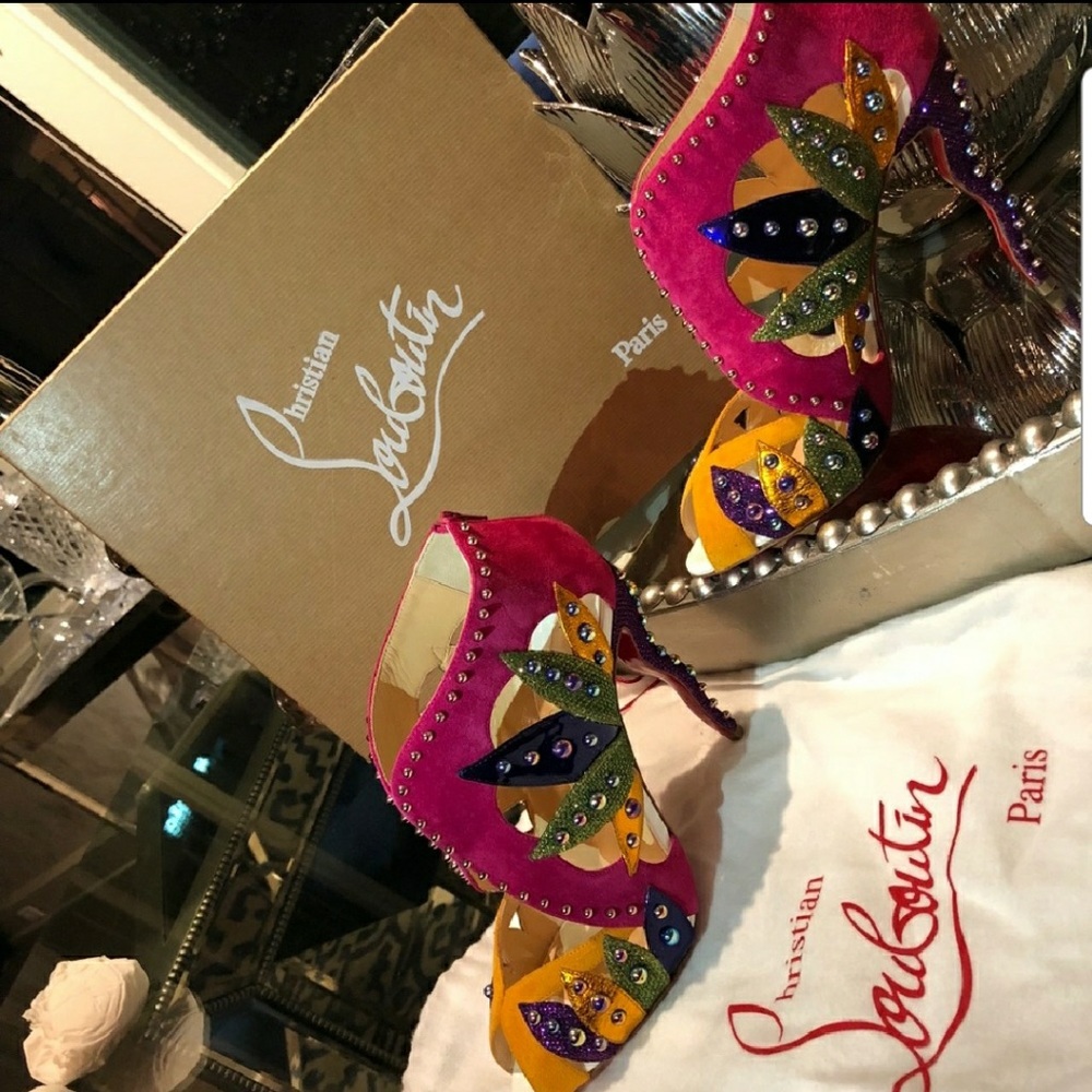 SOLD Christian Louboutin 👠
